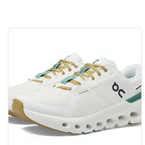 Women on cloud size 8